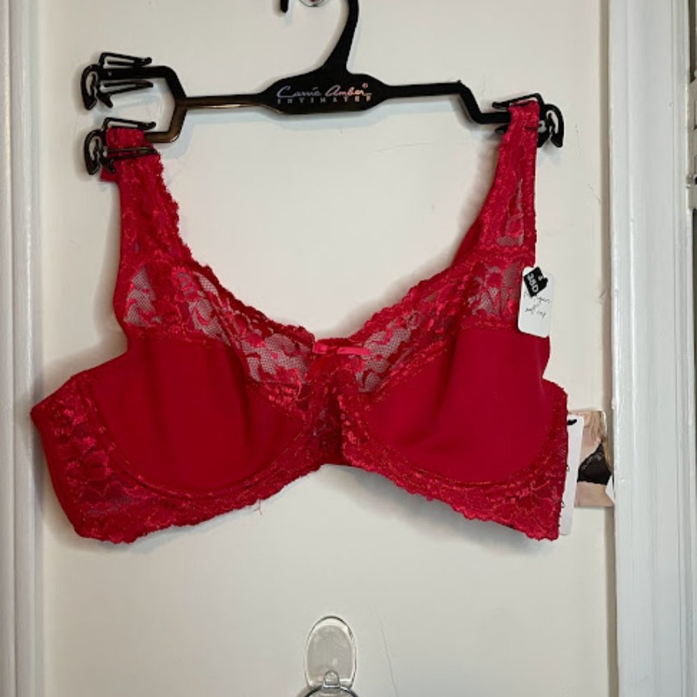 NWT Set of 2 Softcup Bras 38D